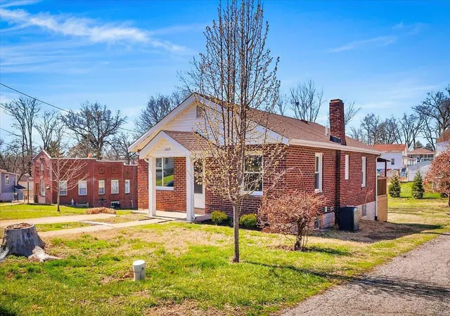 Photo 3 of Single family home for sale at 2313 Spencer Ave, Saint Louis, MO 63114 | MLS# 25016877 | Listing updated on 2025-03-20