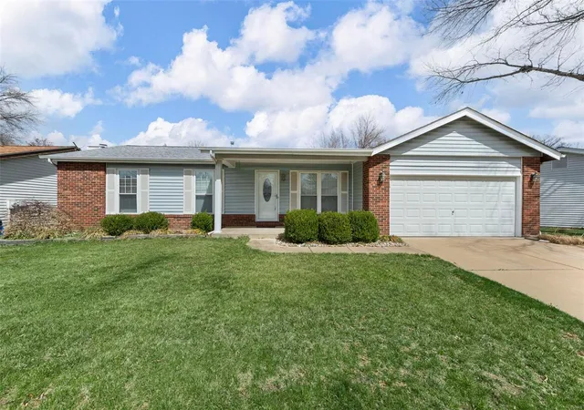 Photo 2 of Single family home for sale at 6157 Clovergreen Pl, Saint Louis, MO 63129 | MLS# 25016884 | Listing updated on 2025-03-20