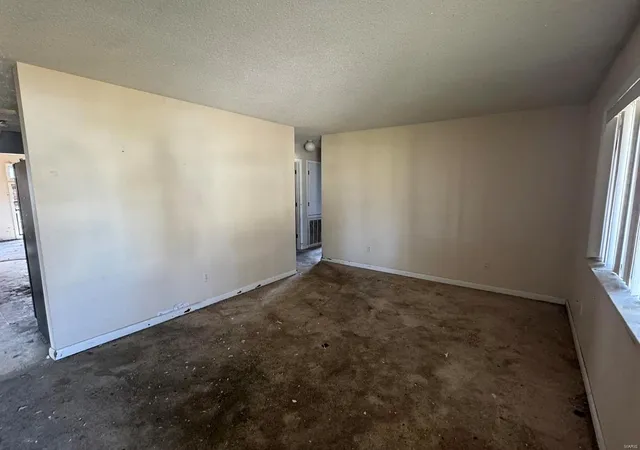 Photo 2 of Single family home for sale at 318 Henry St, Poplar Bluff, MO 63901 | MLS# 25016887 | Listing updated on 2025-03-20