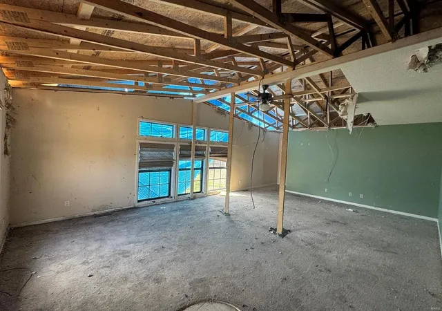 Photo 4 of Single family home for sale at 318 Henry St, Poplar Bluff, MO 63901 | MLS# 25016887 | Listing updated on 2025-03-20