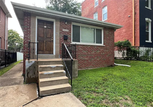 Photo 1 of Single family home for sale at 3627 Ohio Ave, Saint Louis, MO 63118 | MLS# 25016892 | Listing updated on 2025-03-21
