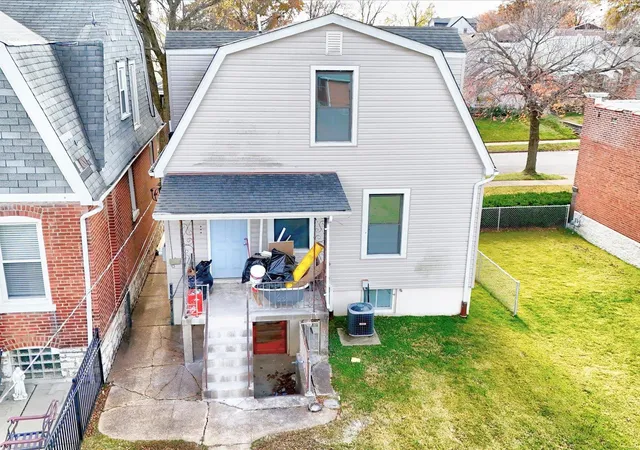Photo 3 of Single family home for sale at 5615 Lansdowne, Saint Louis, MO 63109 | MLS# 25016900 | Listing updated on 2025-03-20