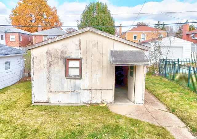 Photo 3 of Single family home for sale at 5615 Lansdowne, Saint Louis, MO 63109 | MLS# 25016900 | Listing updated on 2025-03-20