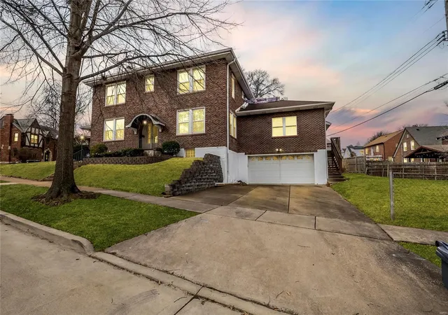 Photo 51 of Single family home for sale at 1211 Boland Pl, Saint Louis, MO 63117 | MLS# 25016908 | Listing updated on 2025-03-20
