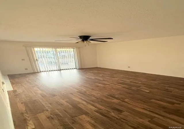 Photo 2 of Condo for sale at 1464 Hawks Nest Dr #J, Saint Charles, MO 63303 | MLS# 25017071 | Listing updated on 2025-03-21