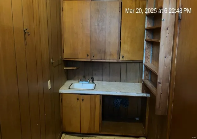 Photo 10 of Single family home for sale at 601 S Hickory, Dexter, MO 63841 | MLS# 25017089 | Listing updated on 2025-03-21