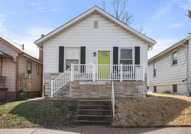 Photo 1 of Single family home for sale at 3952 Delor St, Saint Louis, MO 63116 | MLS# 25017111 | Listing updated on 2025-03-21