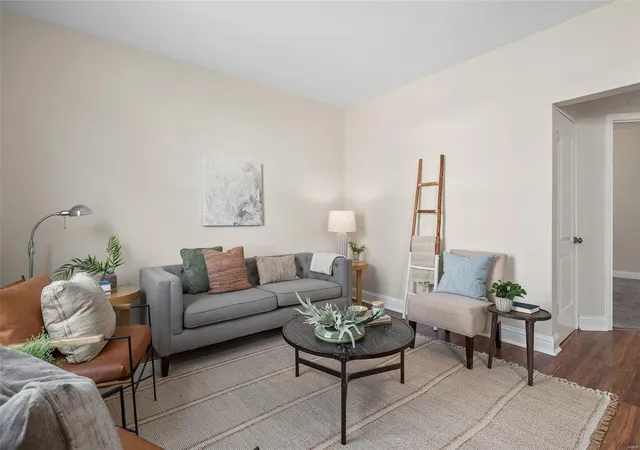Photo 2 of Single family home for sale at 3952 Delor St, Saint Louis, MO 63116 | MLS# 25017111 | Listing updated on 2025-03-21