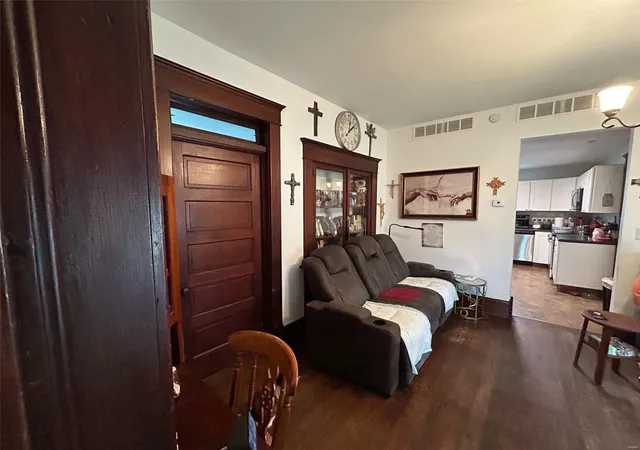 Single family home for sale at 1106 W Jackson St, Albany, MO 64402 | MLS# 25017117 | Listing updated on 2025-03-21