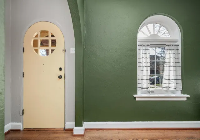 Photo 3 of Single family home for sale at 3845 Dover Pl, Saint Louis, MO 63116 | MLS# 25017125 | Listing updated on 2025-03-27