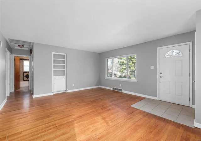 Photo 2 of Single family home for sale at 8916 Saint Louis Ave, Saint Louis, MO 63114 | MLS# 25017157 | Listing updated on 2025-03-21