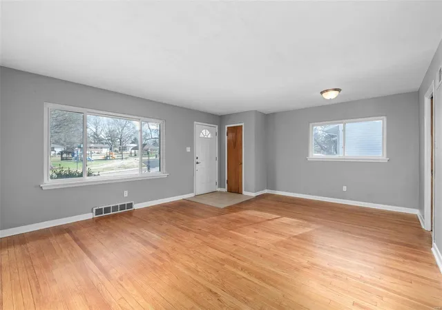 Photo 3 of Single family home for sale at 8916 Saint Louis Ave, Saint Louis, MO 63114 | MLS# 25017157 | Listing updated on 2025-03-21