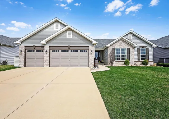 Photo 1 of Single family home for sale at 109 Charlestowne Pl Dr, Saint Charles, MO 63301 | MLS# 25017168 | Listing updated on 2025-03-28