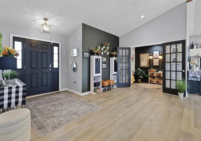 Photo 4 of Single family home for sale at 109 Charlestowne Pl Dr, Saint Charles, MO 63301 | MLS# 25017168 | Listing updated on 2025-03-28