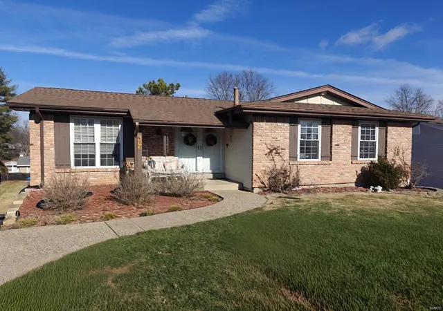 Photo 1 of Single family home for sale at 673 Cedar Run Dr, Ballwin, MO 63021 | MLS# 25017214 | Listing updated on 2025-03-21