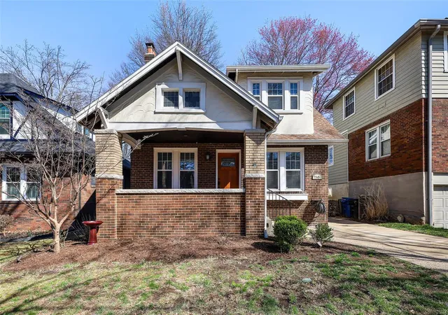 Photo 1 of Single family home for sale at 7581 Warner Ave, Saint Louis, MO 63117 | MLS# 25017220 | Listing updated on 2025-03-27
