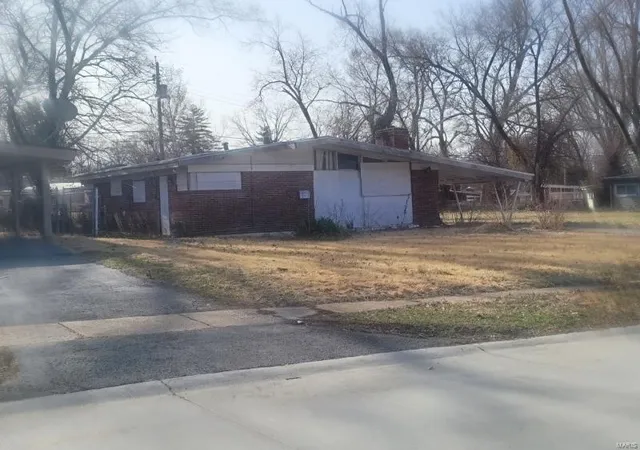 Photo 1 of Single family home for sale at 8448 Bayberry Dr, Saint Louis, MO 63134 | MLS# 25017349 | Listing updated on 2025-03-25