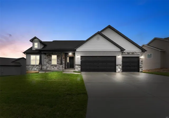 Single family home for sale at 71 Whiteside Ests Dr, Silex, MO 63377 | MLS# 25017363
