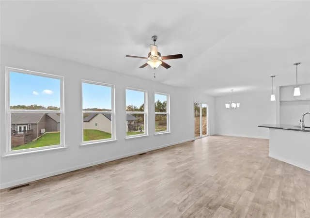 Photo 3 of Single family home for sale at 71 Whiteside Ests Dr, Silex, MO 63377 | MLS# 25017363 | Listing updated on 2025-03-21