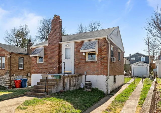 Photo 2 of Single family home for sale at 540 Ruthland Dr, Saint Louis, MO 63125 | MLS# 25017365 | Listing updated on 2025-03-24