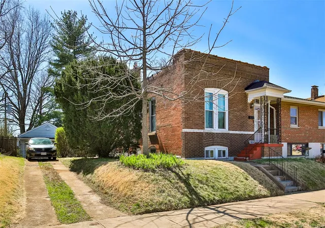 Photo 2 of Single family home for sale at 5818 Southwest Ave, Saint Louis, MO 63139 | MLS# 25017407 | Listing updated on 2025-03-27