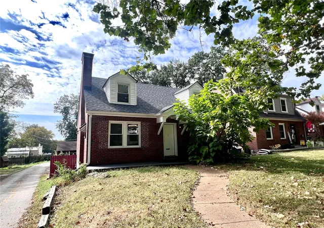 Photo 29 of Single family home for sale at 7710 Saint Albans Ave, Saint Louis, MO 63117 | MLS# 25017415 | Listing updated on 2025-03-22