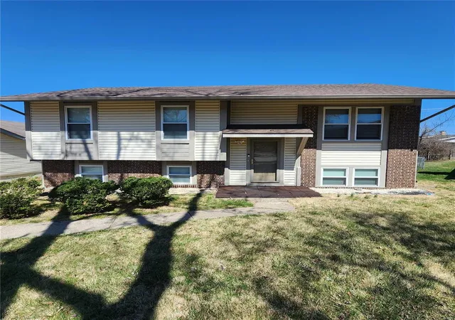 Photo 1 of Single family home for sale at 11827 Mckelvey Gdns Dr, Maryland Heights, MO 63043 | MLS# 25017454 | Listing updated on 2025-03-23
