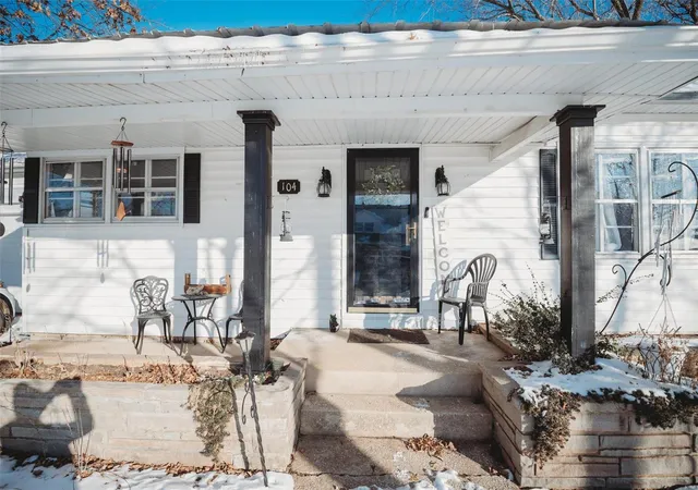 Photo 3 of Single family home for sale at 104 E Third St, Belle, MO 65013 | MLS# 25017463 | Listing updated on 2025-03-22