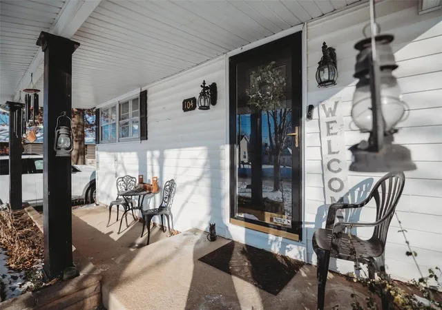 Photo 4 of Single family home for sale at 104 E Third St, Belle, MO 65013 | MLS# 25017463 | Listing updated on 2025-03-22