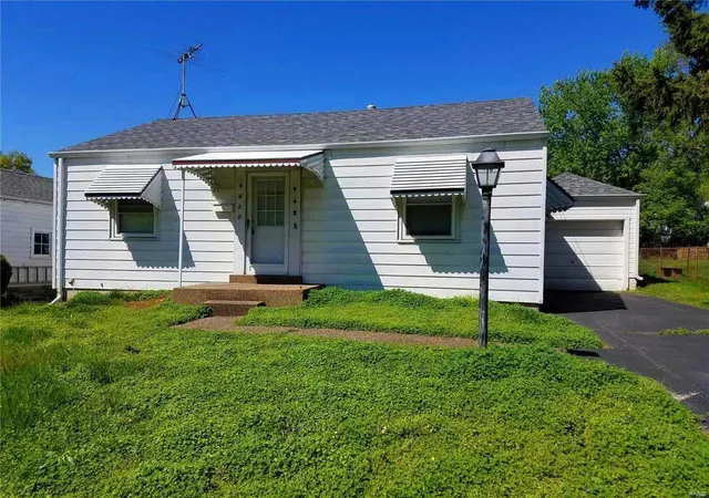 Photo 1 of Single family home for sale at 9421 Kathlyn Dr, Saint Louis, MO 63134 | MLS# 25017481 | Listing updated on 2025-03-23