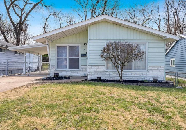 Photo 1 of Single family home for sale at 3716 Comstock Dr, Saint Louis, MO 63125 | MLS# 25017519 | Listing updated on 2025-03-25