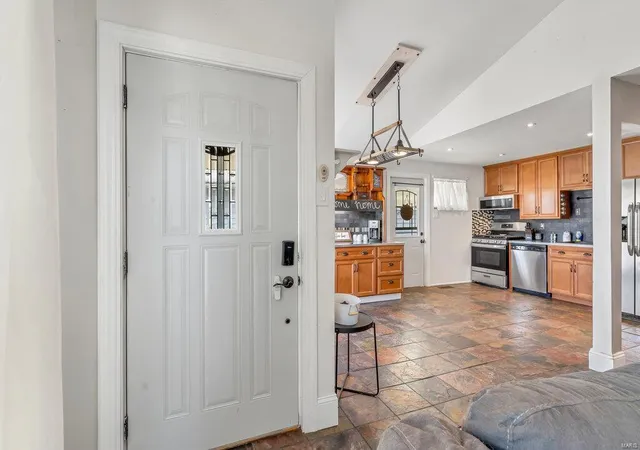 Photo 1 of Single family home for sale at 3716 Comstock Dr, Saint Louis, MO 63125 | MLS# 25017519 | Listing updated on 2025-03-25