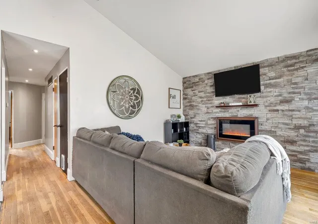 Photo 2 of Single family home for sale at 3716 Comstock Dr, Saint Louis, MO 63125 | MLS# 25017519 | Listing updated on 2025-03-25