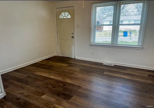 Photo 2 of Single family home for sale at 240 Reasor Dr, Saint Louis, MO 63135 | MLS# 25017540 | Listing updated on 2025-03-24