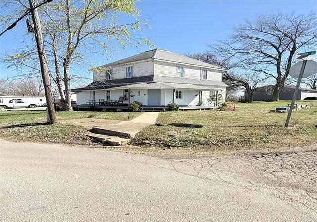 Photo 1 of Single family home for sale at 415 Saline St, Fredericktown, MO 63645 | MLS# 25017542 | Listing updated on 2025-03-24
