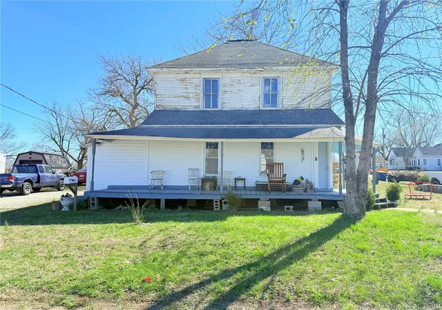 Photo 2 of Single family home for sale at 415 Saline St, Fredericktown, MO 63645 | MLS# 25017542 | Listing updated on 2025-03-24