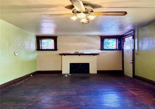 Photo 4 of Multi family home for sale at 4115 Shaw Blvd, Saint Louis, MO 63110 | MLS# 25017544 | Listing updated on 2025-03-25