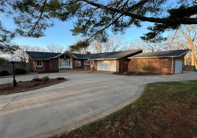 Photo 3 of Single family home for sale at 603 Jacobs Station Rd, Saint Charles, MO 63304 | MLS# 25017565 | Listing updated on 2025-03-27
