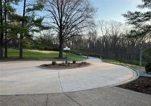 Photo 3 of Single family home for sale at 603 Jacobs Sta Rd, Saint Charles, MO 63304 | MLS# 25017565 | Listing updated on 2025-03-27