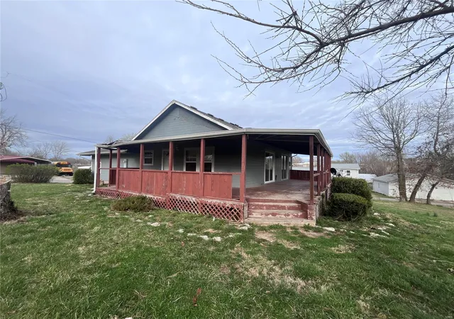 Photo 2 of Single family home for sale at 402 W Maple St, Conway, MO 65632 | MLS# 25017598 | Listing updated on 2025-03-25