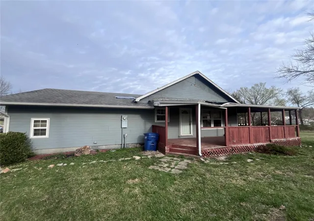 Photo 36 of Single family home for sale at 402 W Maple St, Conway, MO 65632 | MLS# 25017598 | Listing updated on 2025-03-25
