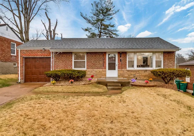 Photo 1 of Single family home for sale at 1031 Donnell Ave, Saint Louis, MO 63137 | MLS# 25017630 | Listing updated on 2025-03-29
