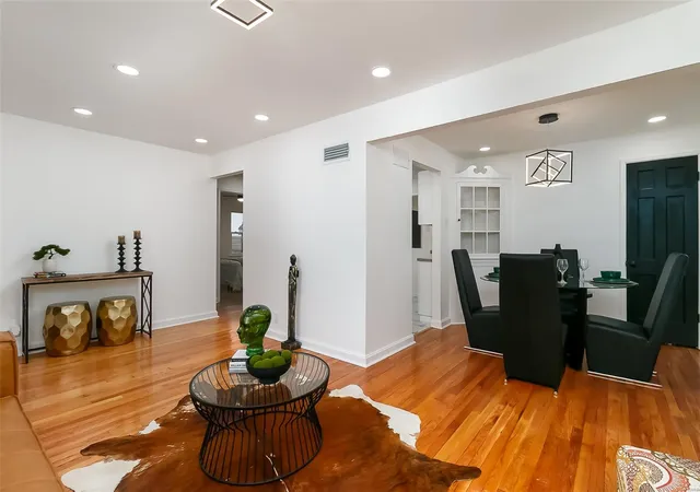 Photo 3 of Single family home for sale at 1031 Donnell Ave, Saint Louis, MO 63137 | MLS# 25017630 | Listing updated on 2025-03-29