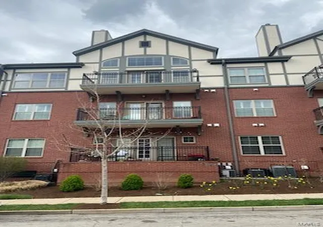 Listing Photo 1 - Condo for sale in building located at 2211 S Grand Blvd, St. Louis, MO 63104 - Unit #110
