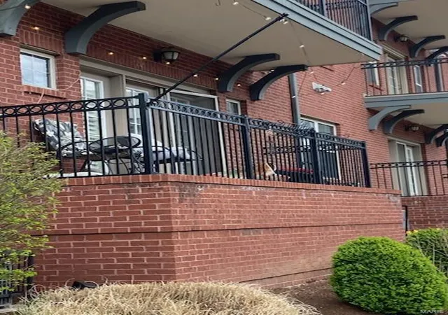 Listing Photo 2 - Condo for sale in building located at 2211 S Grand Blvd, St. Louis, MO 63104 - Unit #110
