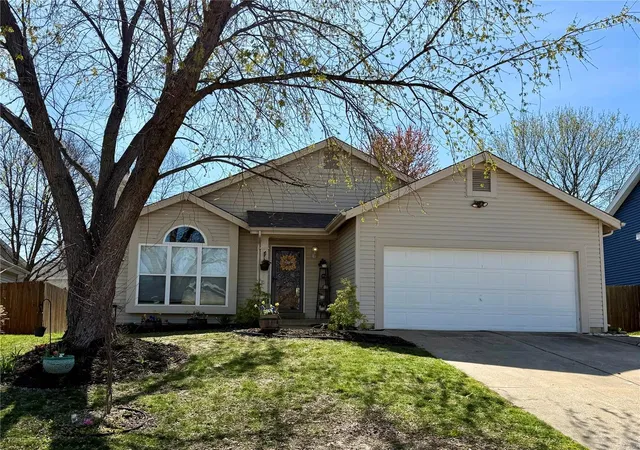 Photo 1 of Single family home for sale at 5065 Danielle Dr, Saint Charles, MO 63304 | MLS# 25017676 | Listing updated on 2025-03-28