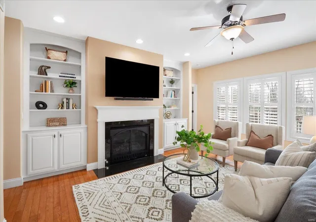 Photo 3 of Condo for sale at 923 Hanna Bnd Ct, Manchester, MO 63021 | MLS# 25017682 | Listing updated on 2025-03-25