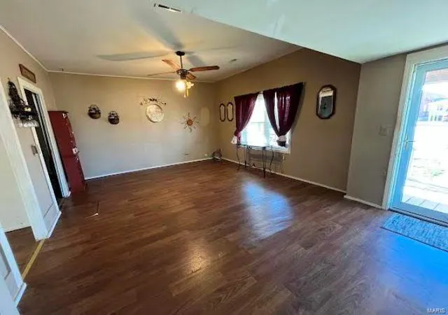 Photo 2 of Single family home for sale at 209 E Castor St, Dexter, MO 63841 | MLS# 25017701 | Listing updated on 2025-03-24