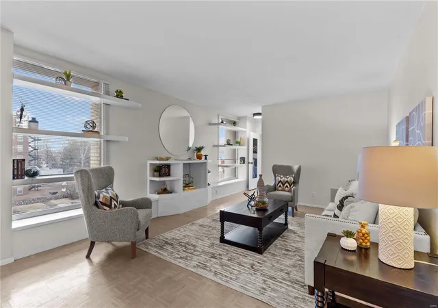Photo 2 of Condo for sale at 4501 Lindell Blvd #4J, Saint Louis, MO 63108 | MLS# 25017711 | Listing updated on 2025-03-26