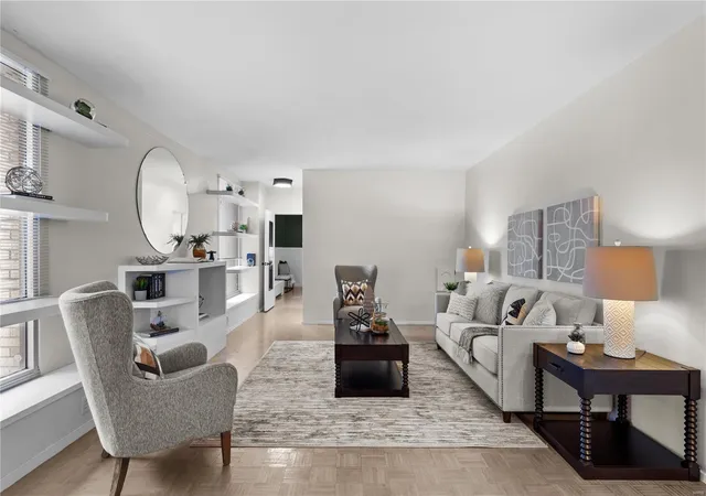 Photo 3 of Condo for sale at 4501 Lindell Blvd #4J, Saint Louis, MO 63108 | MLS# 25017711 | Listing updated on 2025-03-26